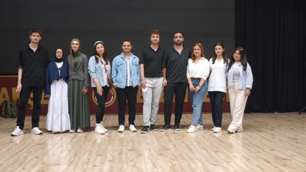 UMUDA DOKUNAN ELLER (HEMŞİRELİK VE MEME KANSERİ DENEYİMİ)